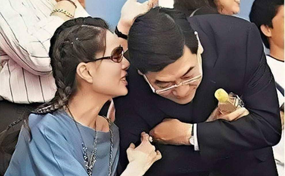 "小龙女"李若彤:和富商在一起10年被分手,如今56岁仍旧单身_郭应泉