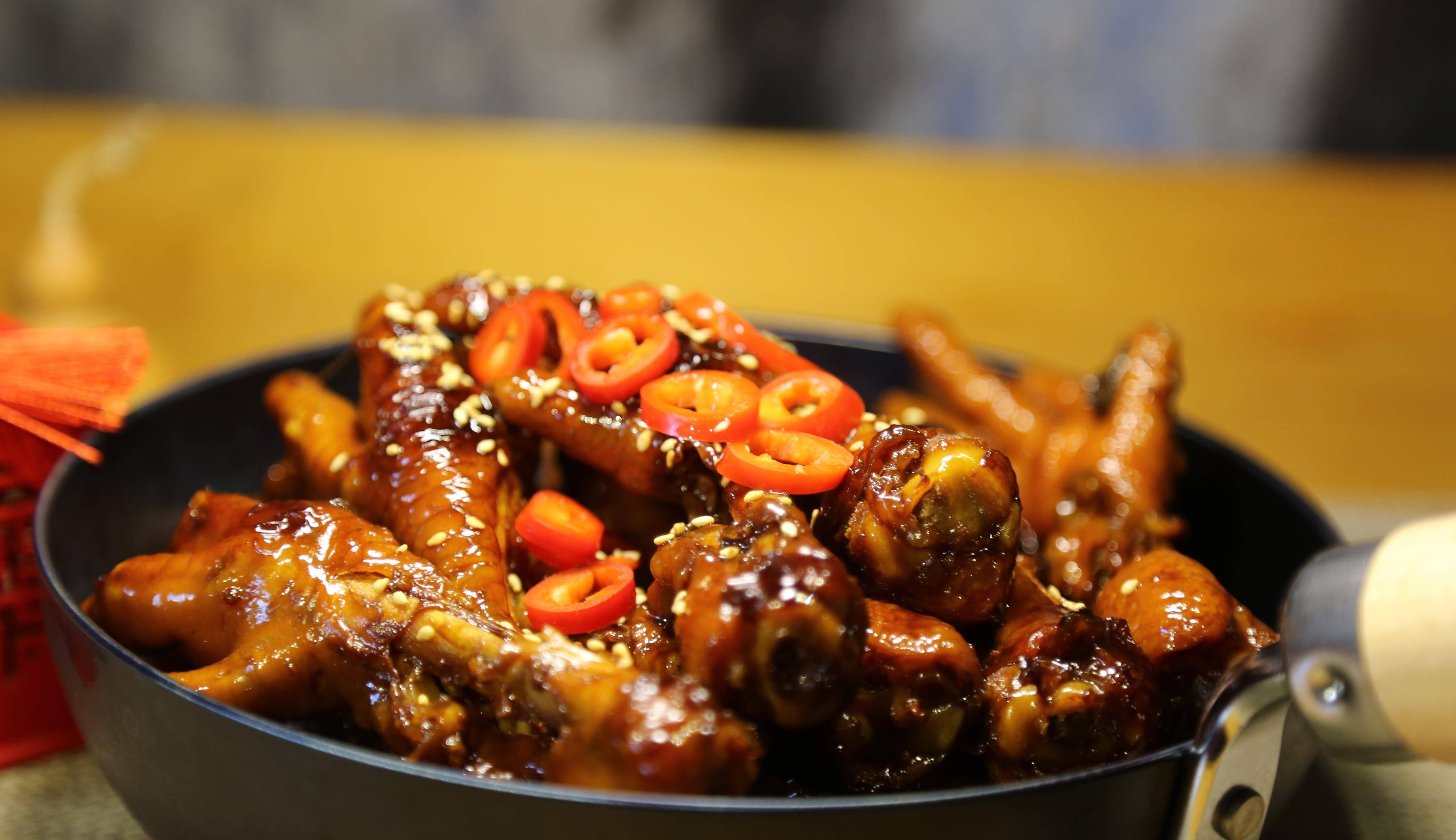 腊月二十七大吉大利今天吃鸡,红亮软糯的红烧鸡爪,今晚安排吧