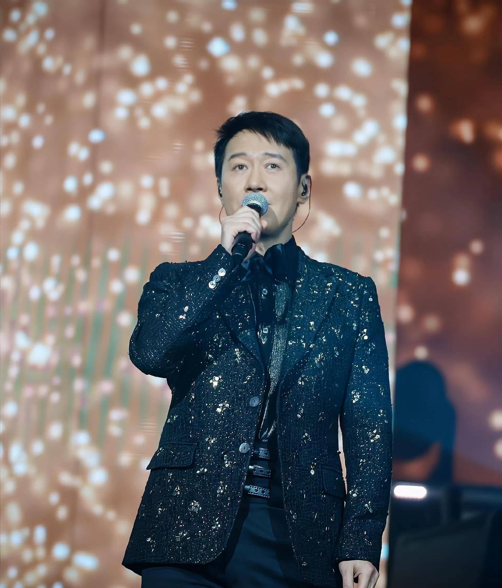 是否有实力,得看他的演唱会是否像黎明一样_个人_天王_时期