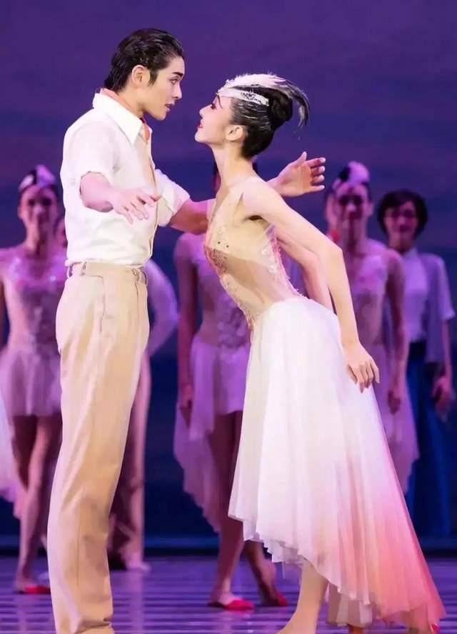 朱洁静的性格,就没有唐诗逸那么讨喜了,很在意自己的身份和荣誉,很端