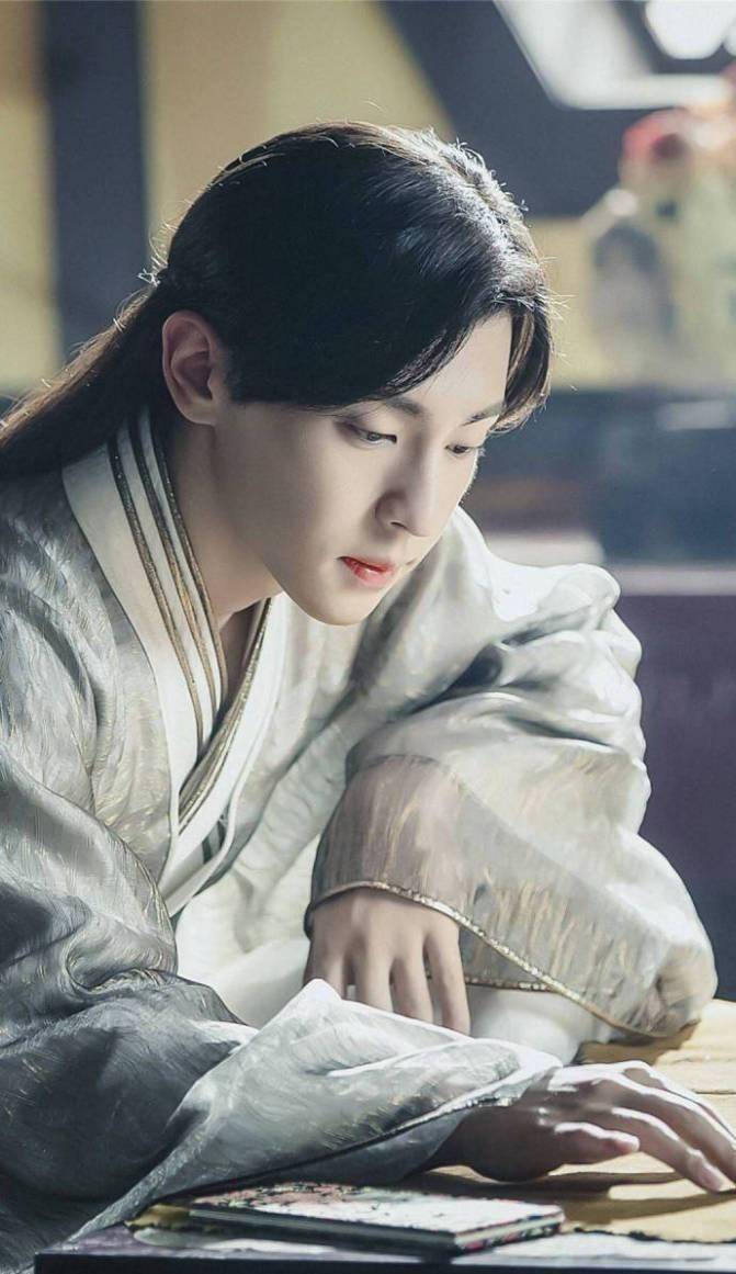 5——邓伦期待他和徐璐领衔主演的古装剧《月歌行》,从宣传海报上看