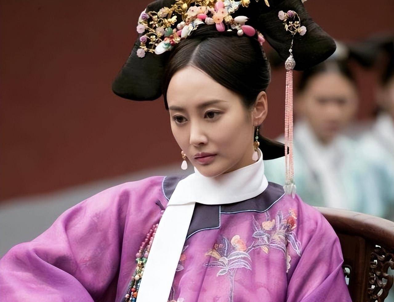 李纯扮演的卫嬿婉,更是坏到极致,为了攀高枝,放手了初恋凌云彻,由于