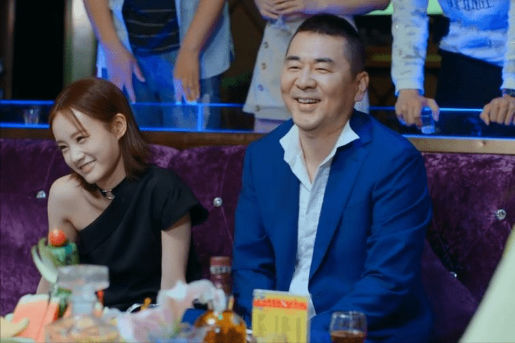 嘴亲肿,中老年演员吻戏尴尬到抠脚趾,一个比一个辣眼睛_陈建斌_刘涛