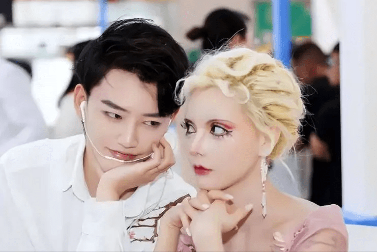 脸上动108刀,吃饭不敢张嘴,还坚称自己没整容,迪丽拉还有救吗_影响