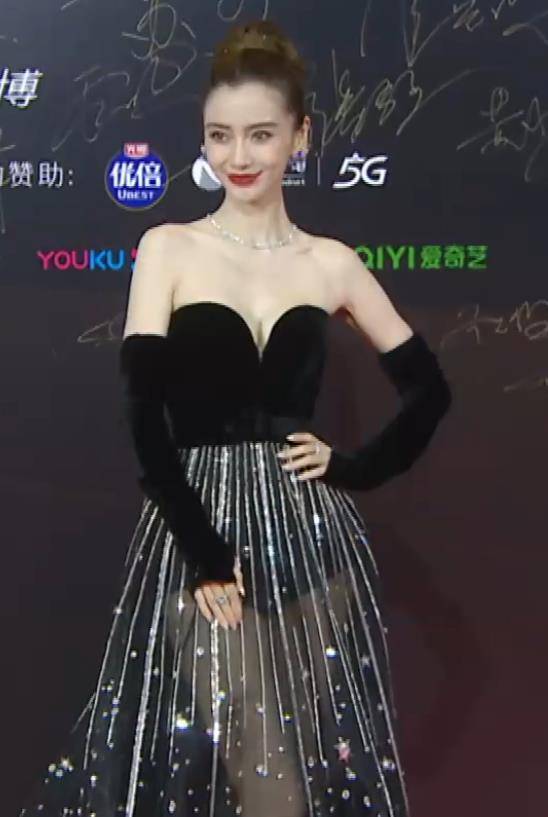 保守穿衣才是红毯必杀技,杨颖透视,倪妮深v,不敌袁泉白色衬衣_衣服