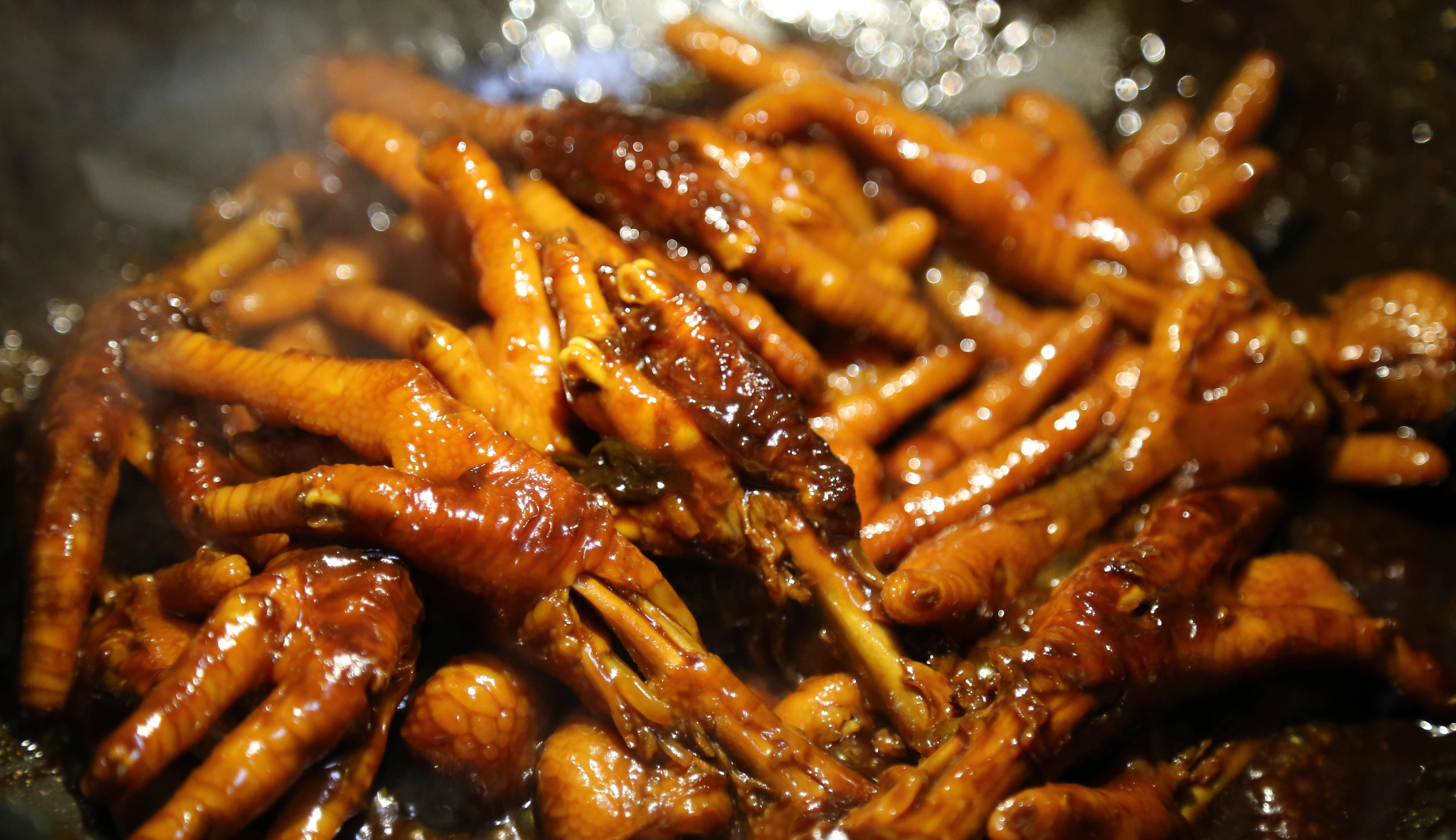 腊月二十七大吉大利今天吃鸡,红亮软糯的红烧鸡爪,今晚安排吧_小火_钟