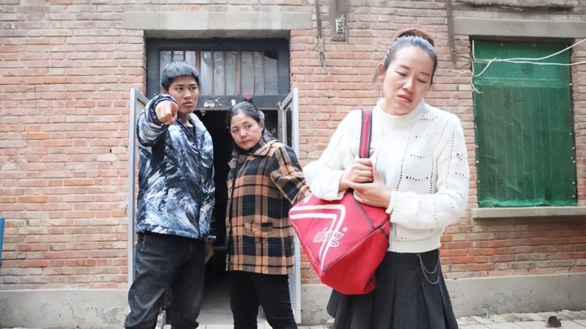 儿女双全好吗？等子女长大后才发现：全的是父母，牺牲的是女儿（儿女双全是一种什么体验）