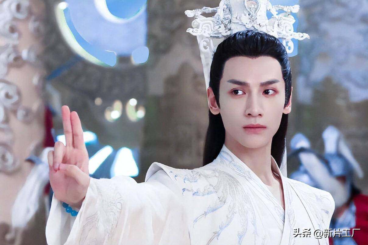 后者是温雅如水的润玉,纵然他心机深沉.