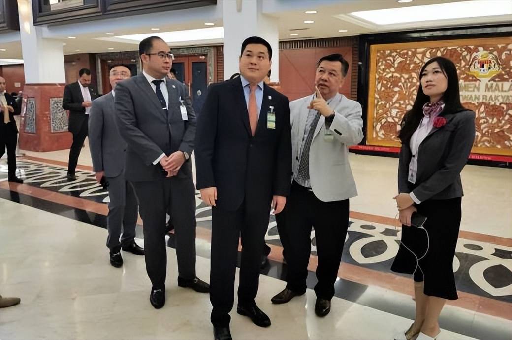 坐拥1450亿身家却是80后,还一直不让公司上市_严介和_严昊_中国