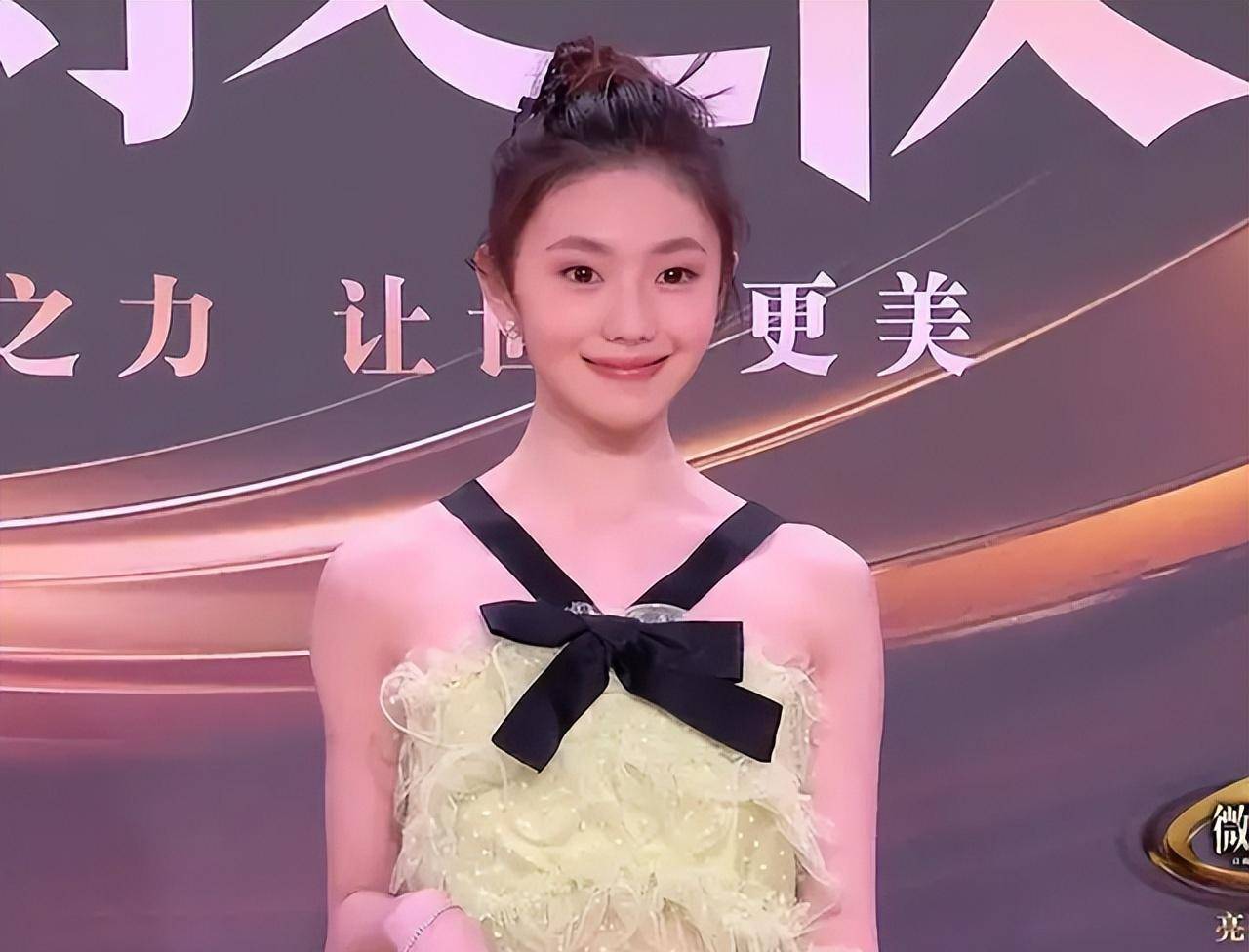 刘浩存终于承认了!真实年龄曝光,网友:老牛装美草_争议_因为_任敏