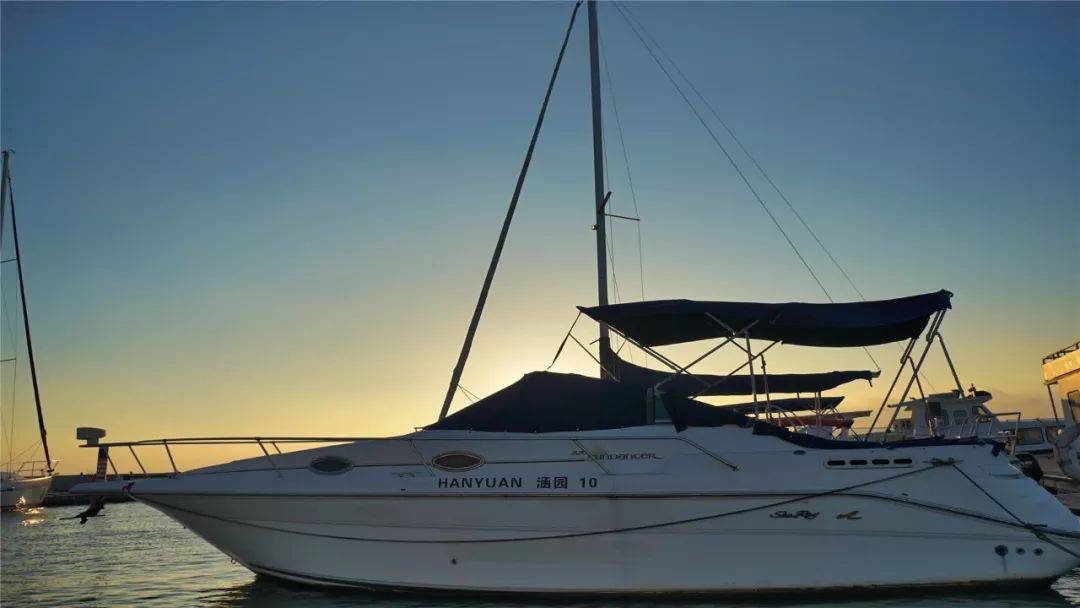 专门考虑带小朋友的家庭,超大室内,外儿童乐园,滑梯,秋千,七巧板,蹦床