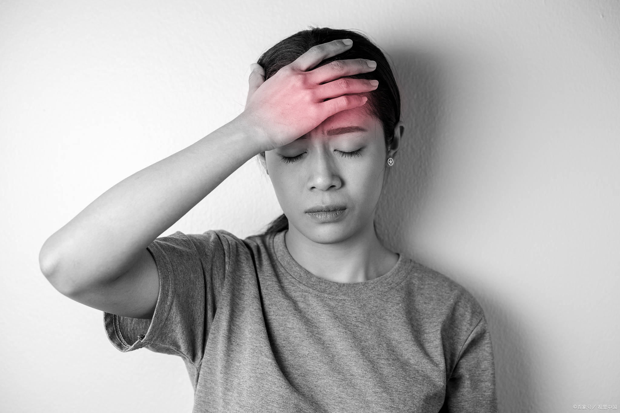 偏头痛的发生是由三叉神经血管系统和中枢神经系统内源性疼痛调节系统