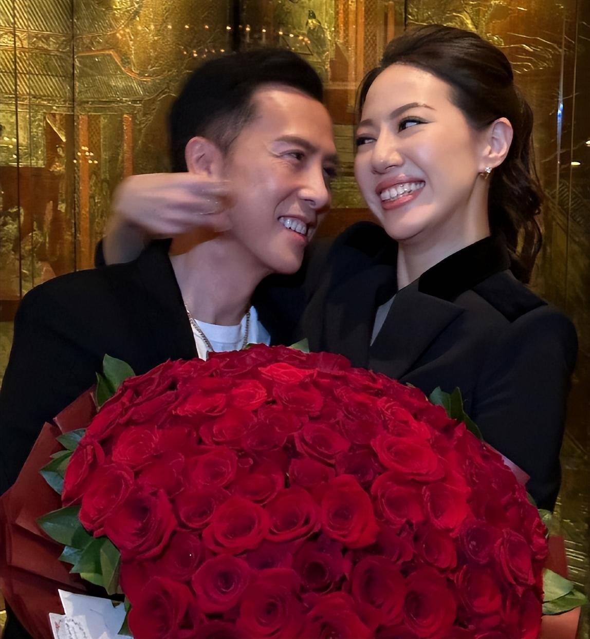 关之琳惊艳前凸后翘,紧搂吕良伟显亲密_汪诗诗_女子_派对