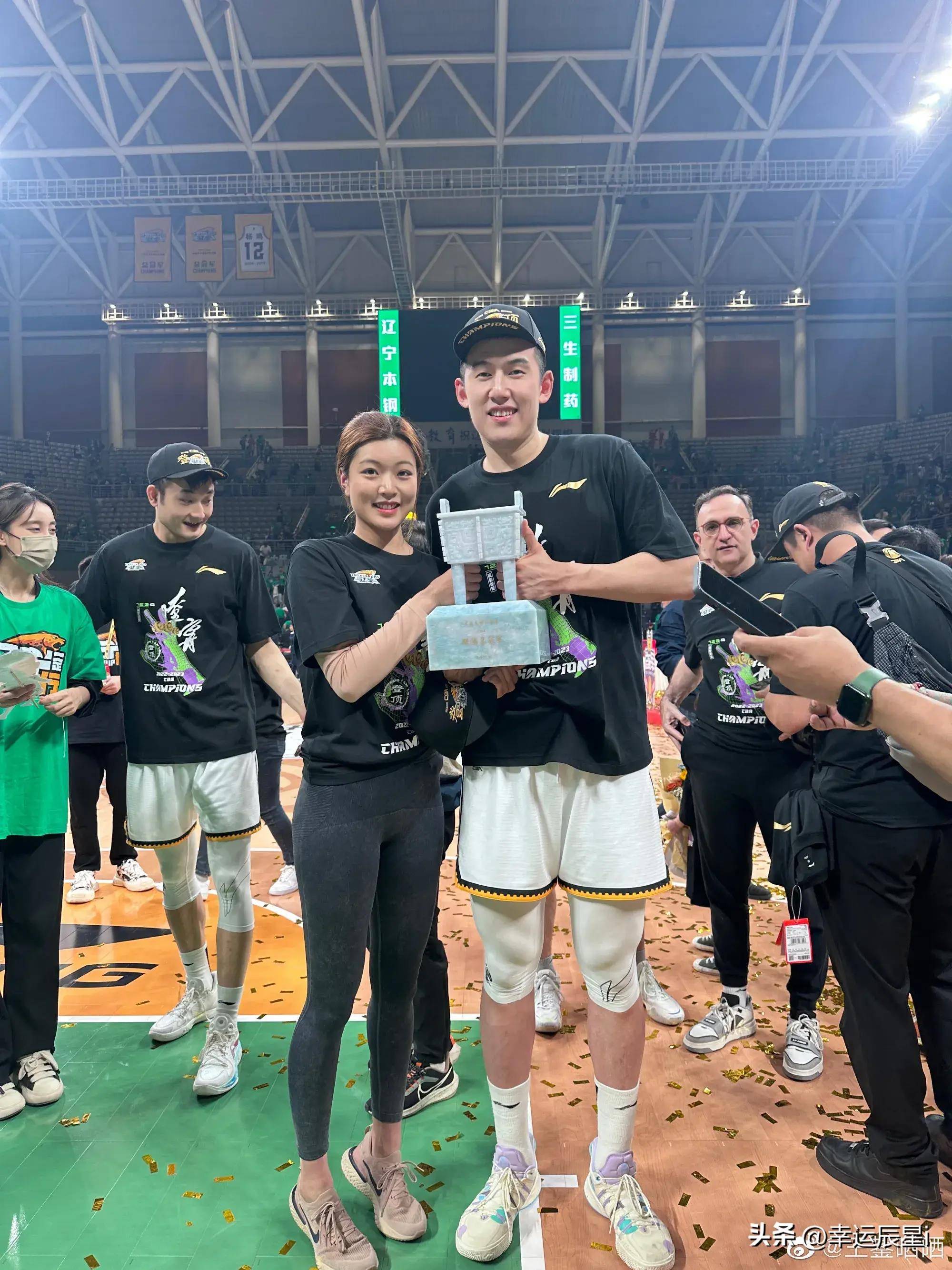 是一名网球运动员,身材傲人,深得付豪和其母亲展淑萍的喜欢,付豪真是