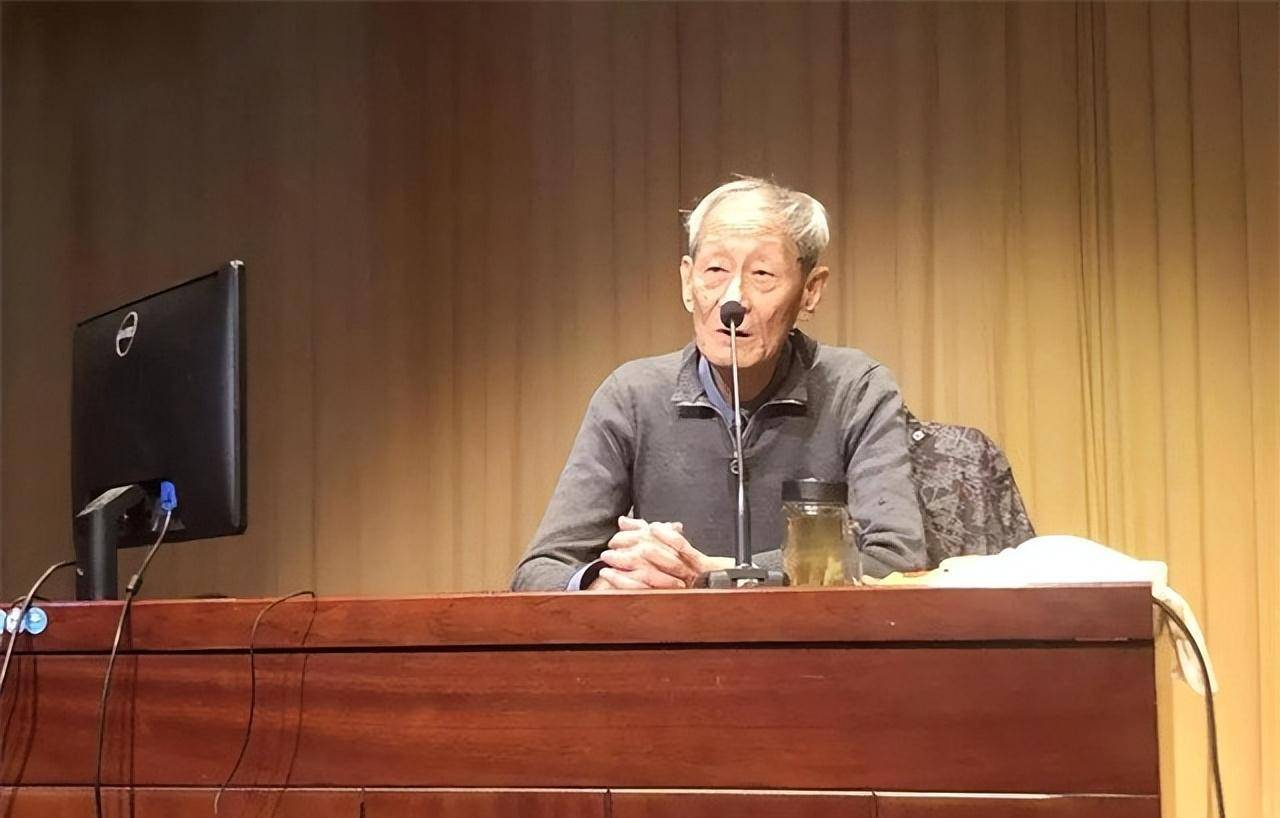 88岁相声大师田立禾近照,比郭德纲大两辈,住宅内景曝光惹人心酸_辈分