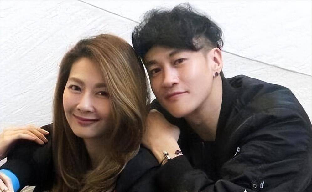 何润东:三次表白孙俪被拒,41岁娶柜姐为妻,恩爱多年无子也幸福_公司