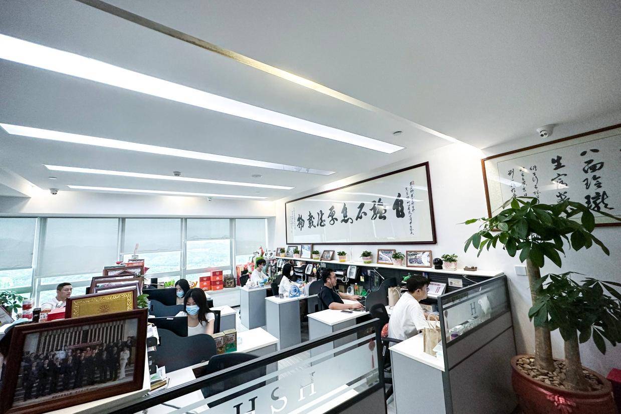 衍生集团董事局主席彭少衍先生荣获“深圳首届十大金口碑人物”称号_搜狐网