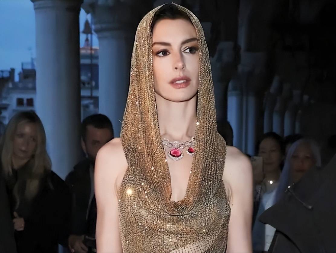 宝格丽代言人比美,海瑟薇像王后,lisa直角肩出圈,刘亦菲不上镜_活动