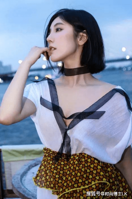 赵奕欢的"钢管舞照"被疯传!谁流口水了?