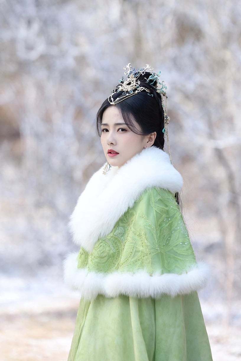 一部剧捧出杨幂赵丽颖,八年捧出白鹿,六部古装剧捧不红袁姗姗_吴谨