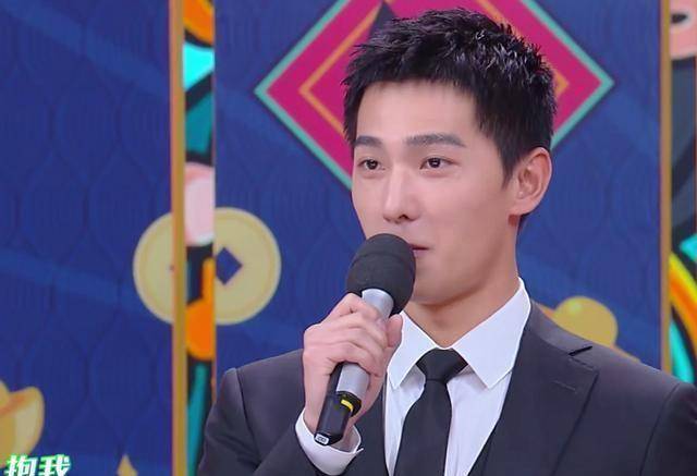 "快本"朱正廷踢福联挑战2米3,杨洋版"007"土味情话又酷又飒_动作_独