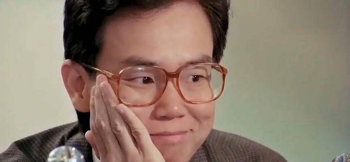 "开心鬼"黄百鸣:与妻子携手抗病16年,如今75岁仍有美女相伴_电影