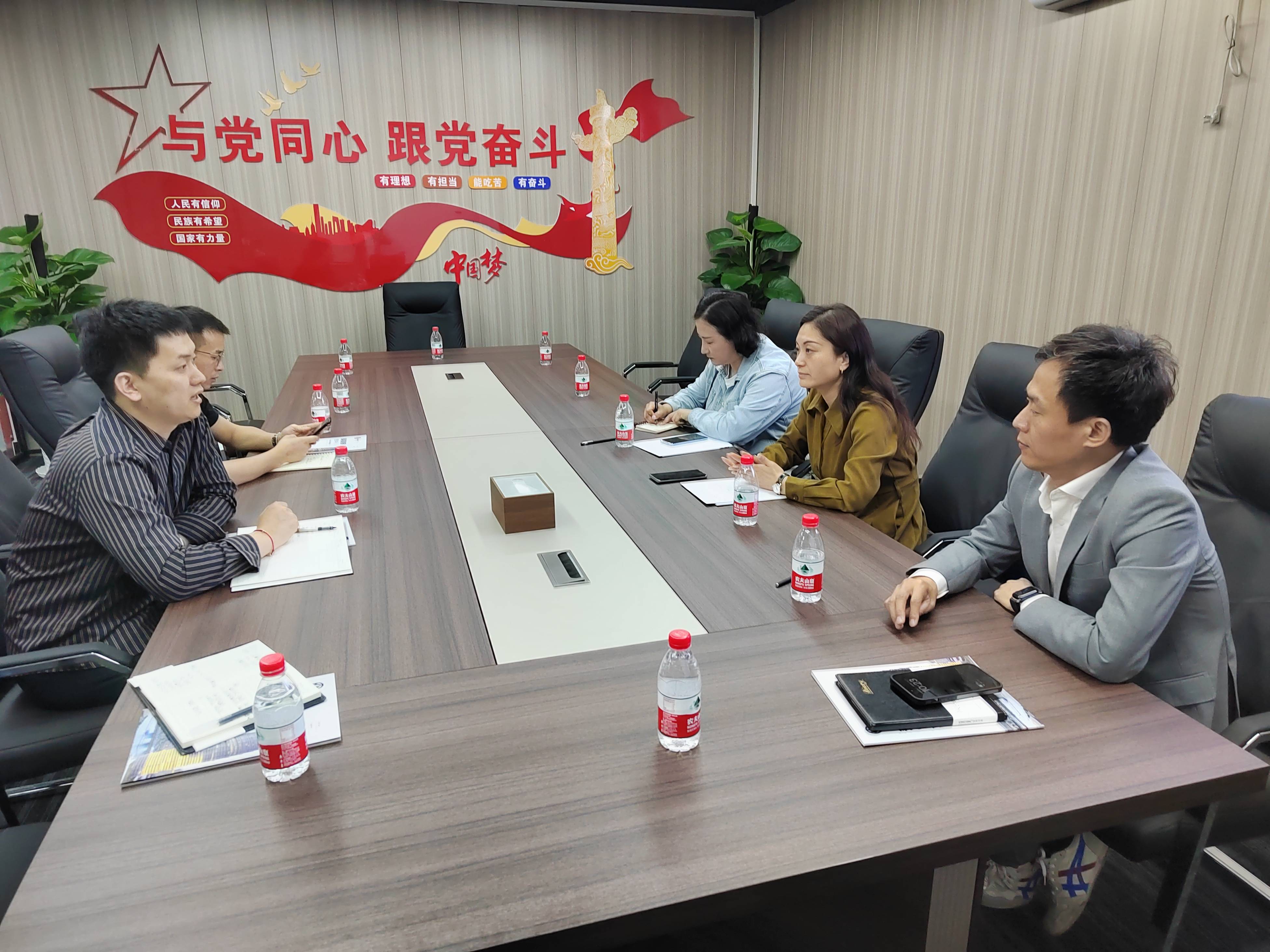 的还有科技园区管委会雷芳芳,河南孵投帮孵化器运营总监冯金磊和刘伟