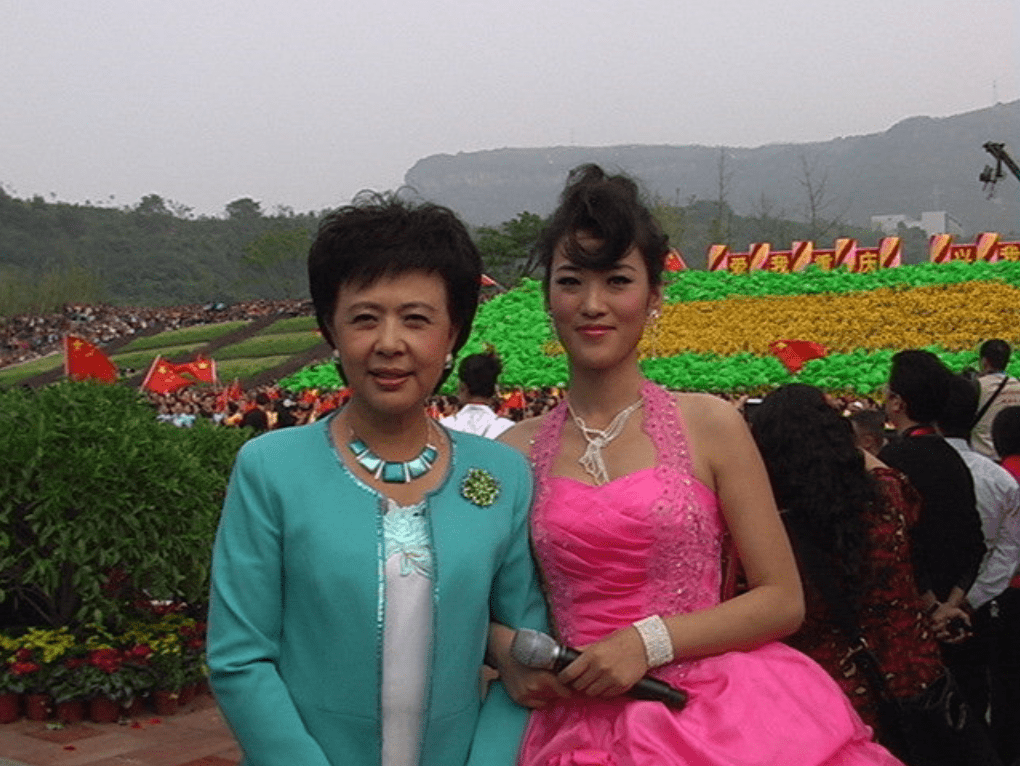 央视主持人刘璐:嫁中国台湾丈夫,退休9年,现在生活状况怎样?