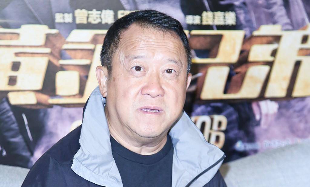 68岁曾志伟上节目自曝年轻糗事,喝醉酒被朋友扒光抬到电梯口_网络