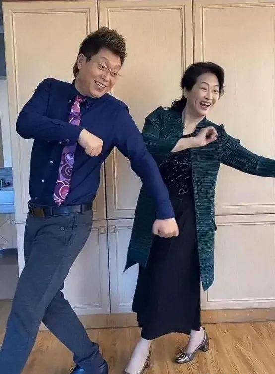 优秀演员许娣:与初恋老公恩爱40年,看网友对她的评论吧_生活_电视