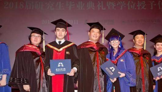 "一夜崩塌"的当红明星,三观不正学术造假,图5才最让人惋惜!