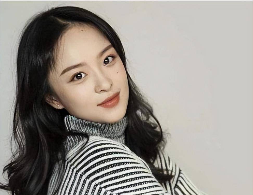 北大毕业,放弃百万年薪进入娱乐圈,4年过去了,她混得怎么样_曾霜旖