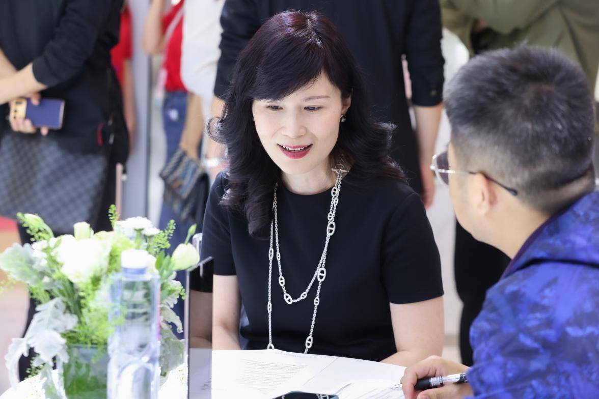颖通携“美届顶流”引爆美博会，焕新面貌引领美妆行业新风向