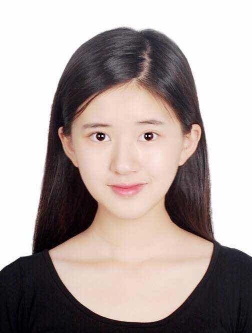 回归的赵露思,也是从小美到大的最佳案例之一,学生时期的证件照与现在