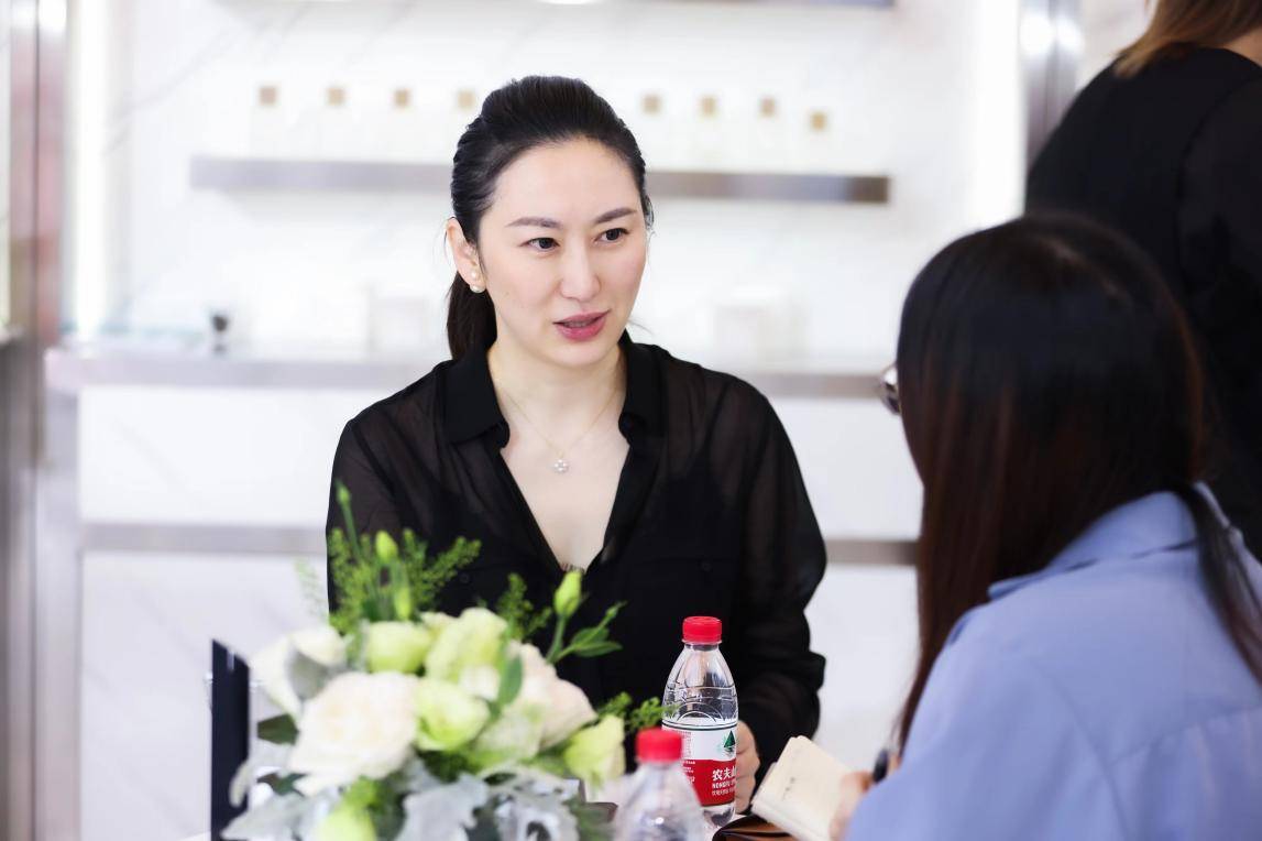 颖通携“美届顶流”引爆美博会，焕新面貌引领美妆行业新风向