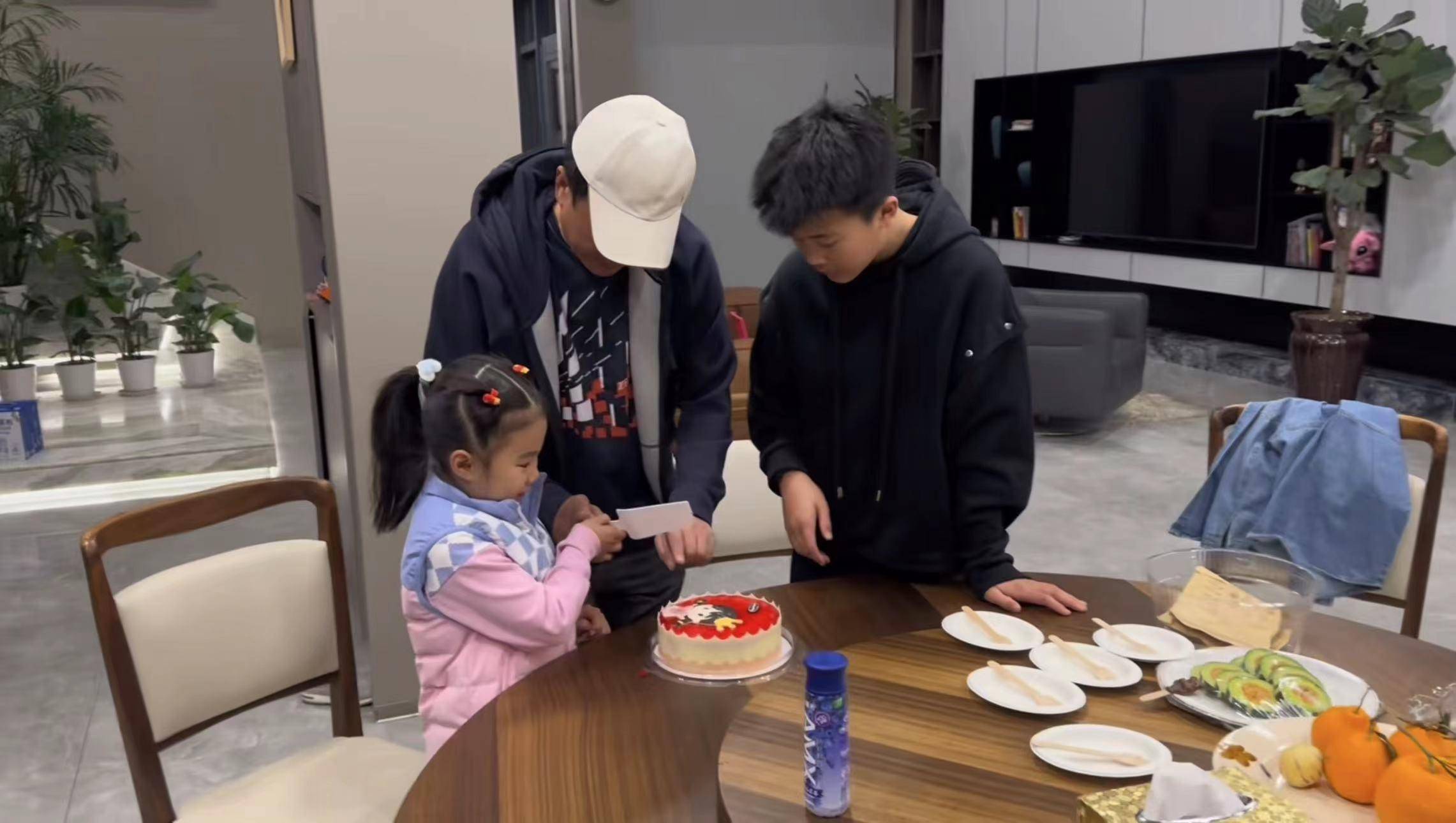 王楠挎26万包出差!