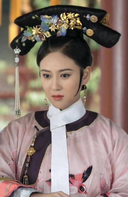 赵柯给人的印象就是时尚犹在的"半老徐娘",因为脸上有了岁月的痕迹