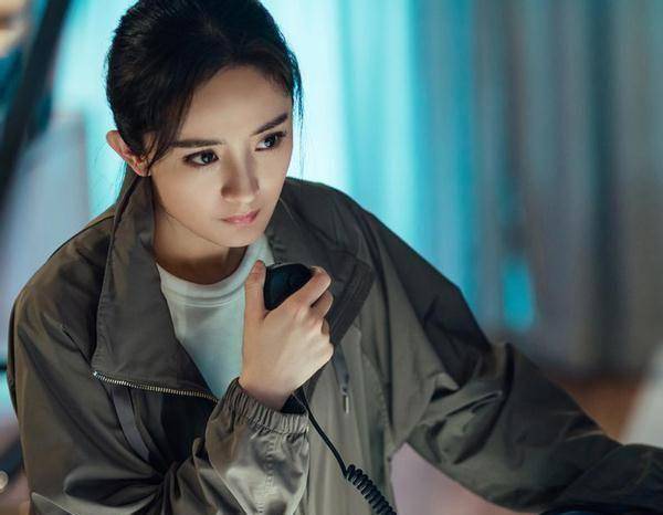 《暴风眼》中,杨幂饰演的安静,用了什么破解法,撬开了间谍的嘴_交易