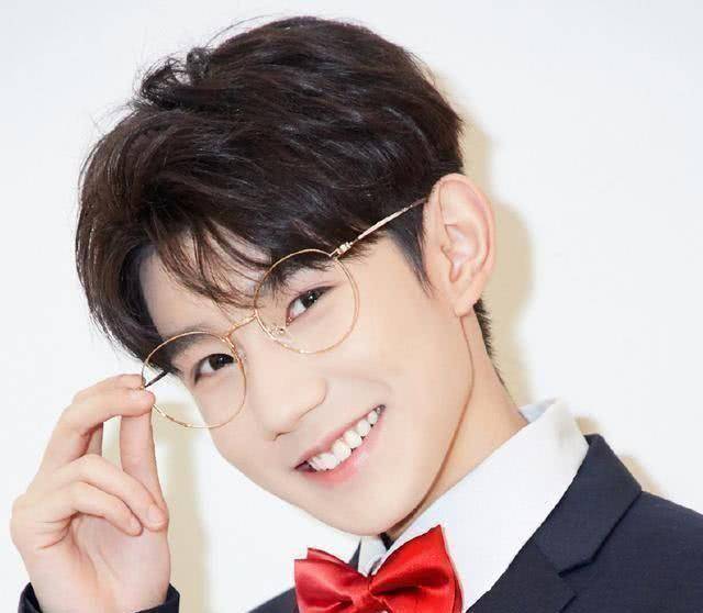 不怕男星帅,就怕男星戴眼镜,盘点让人心动的"眼镜杀"_王源_感觉_斯文