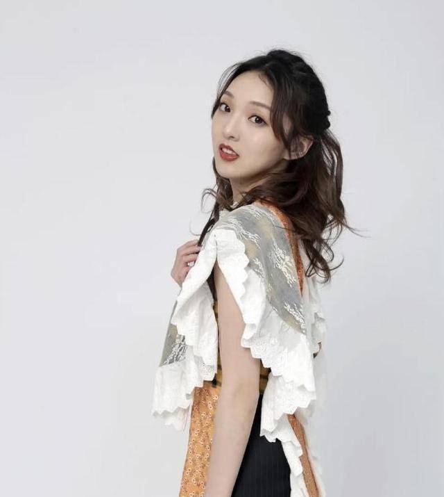 傅菁?看着强东玥的伴舞,最终,他们进入了全国总决赛的十二强.