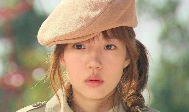 姜敏珠,和崔允一样是个受人欢迎的大歌星.