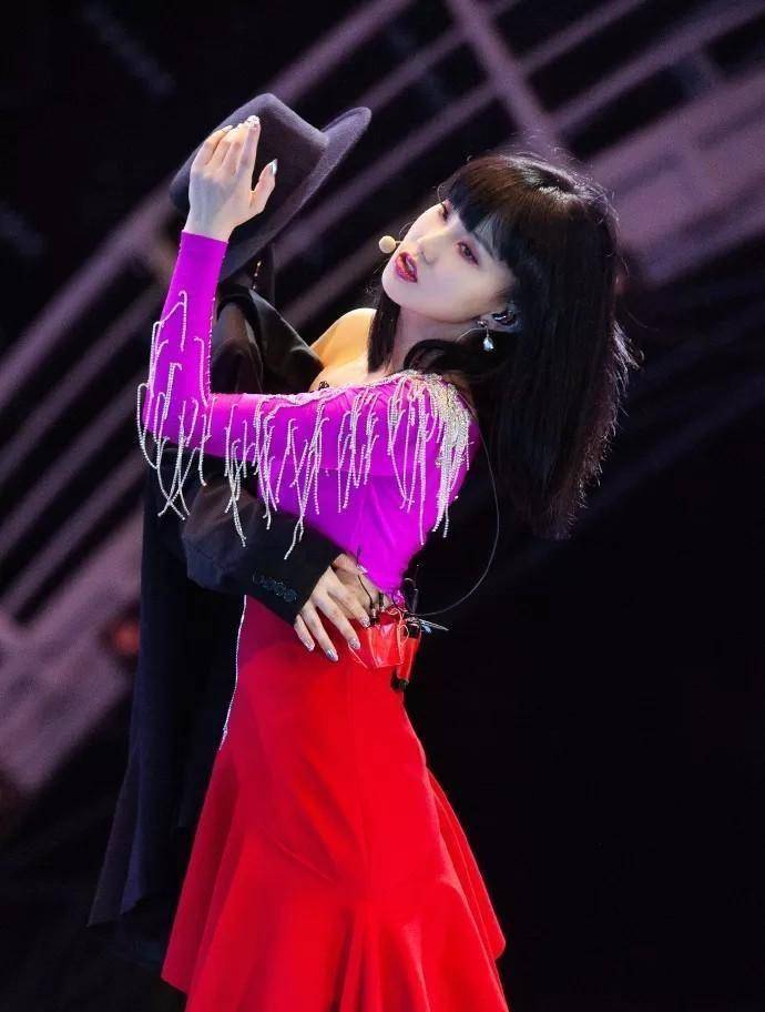 《乘风破浪的姐姐》五公排位战开演,黄圣依白冰淘汰疑似有内幕?