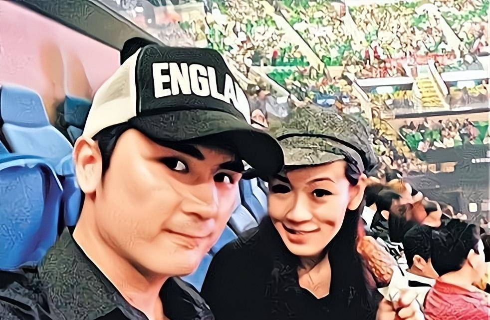 杨思琦和李泳豪两人,一个是当红小花,一个是跑龙套的星二代.