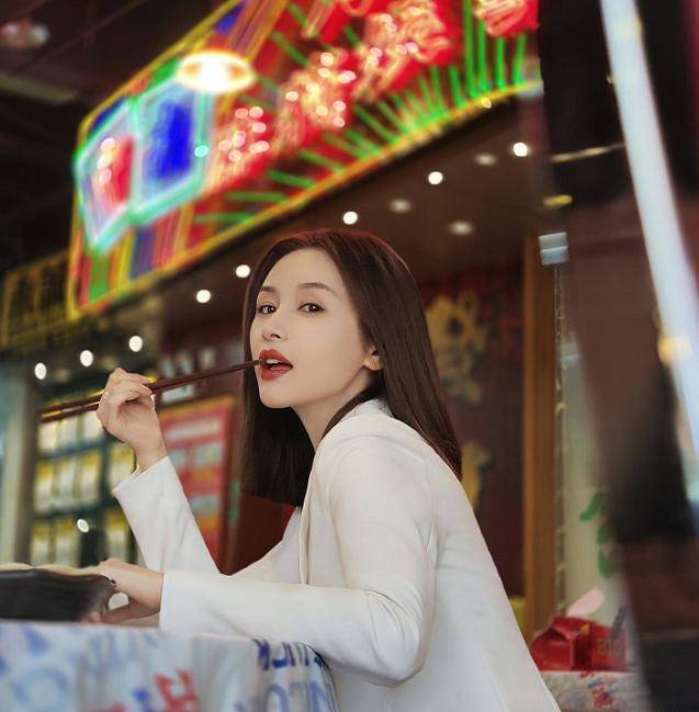 娱乐圈小个子女明星那么多,159cm的王子文是怎么穿出180既视感的?