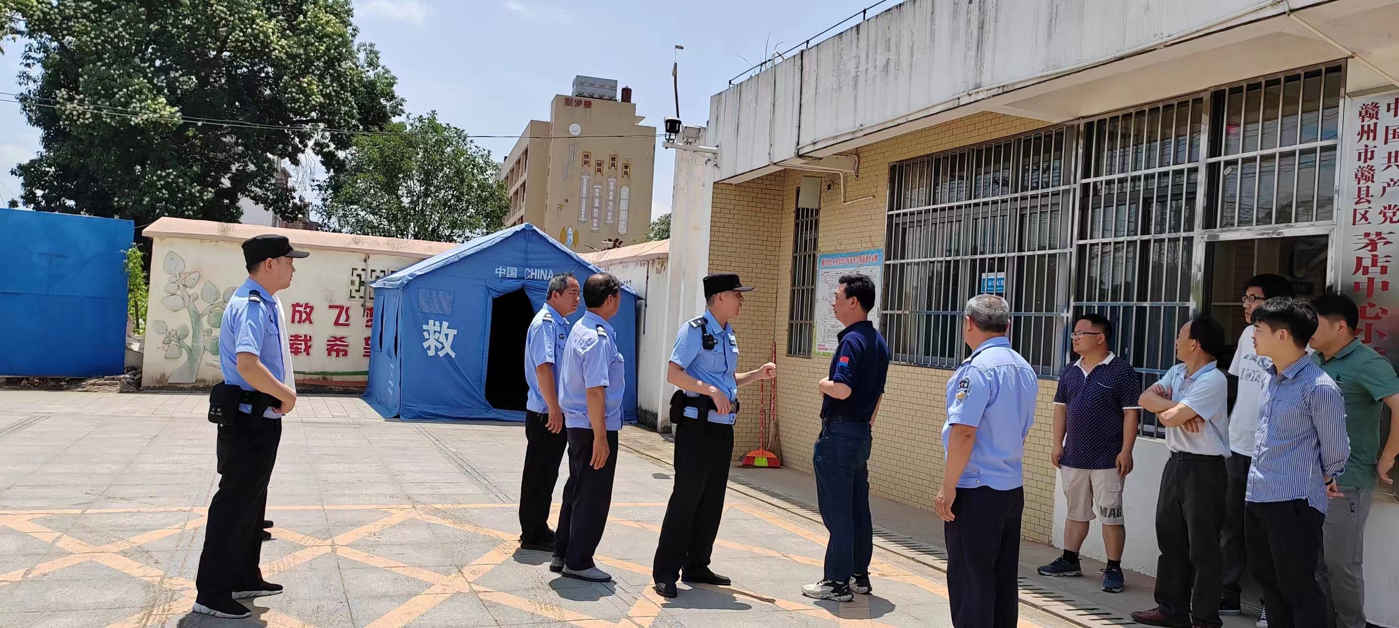 赣县区茅店中心小学开展"防恐防暴 "安全演练_人员_校园_安保