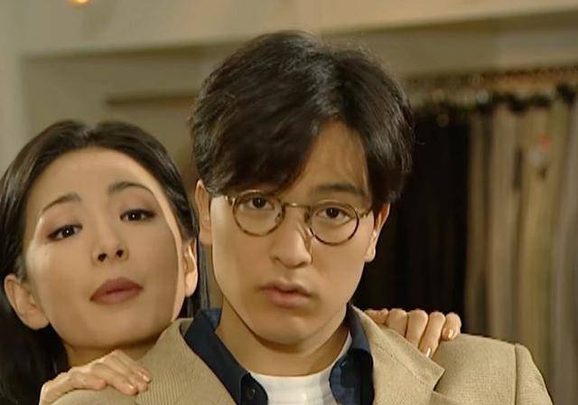 《看了又看》里娇俏的"金珠",现在笑起来有些累了?_尹海_生活_女儿