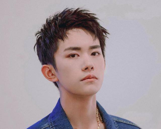 《爵迹2》网播定档,易烊千玺鼻子有些"大",造型被嘲"丑"_电影_郭敬明