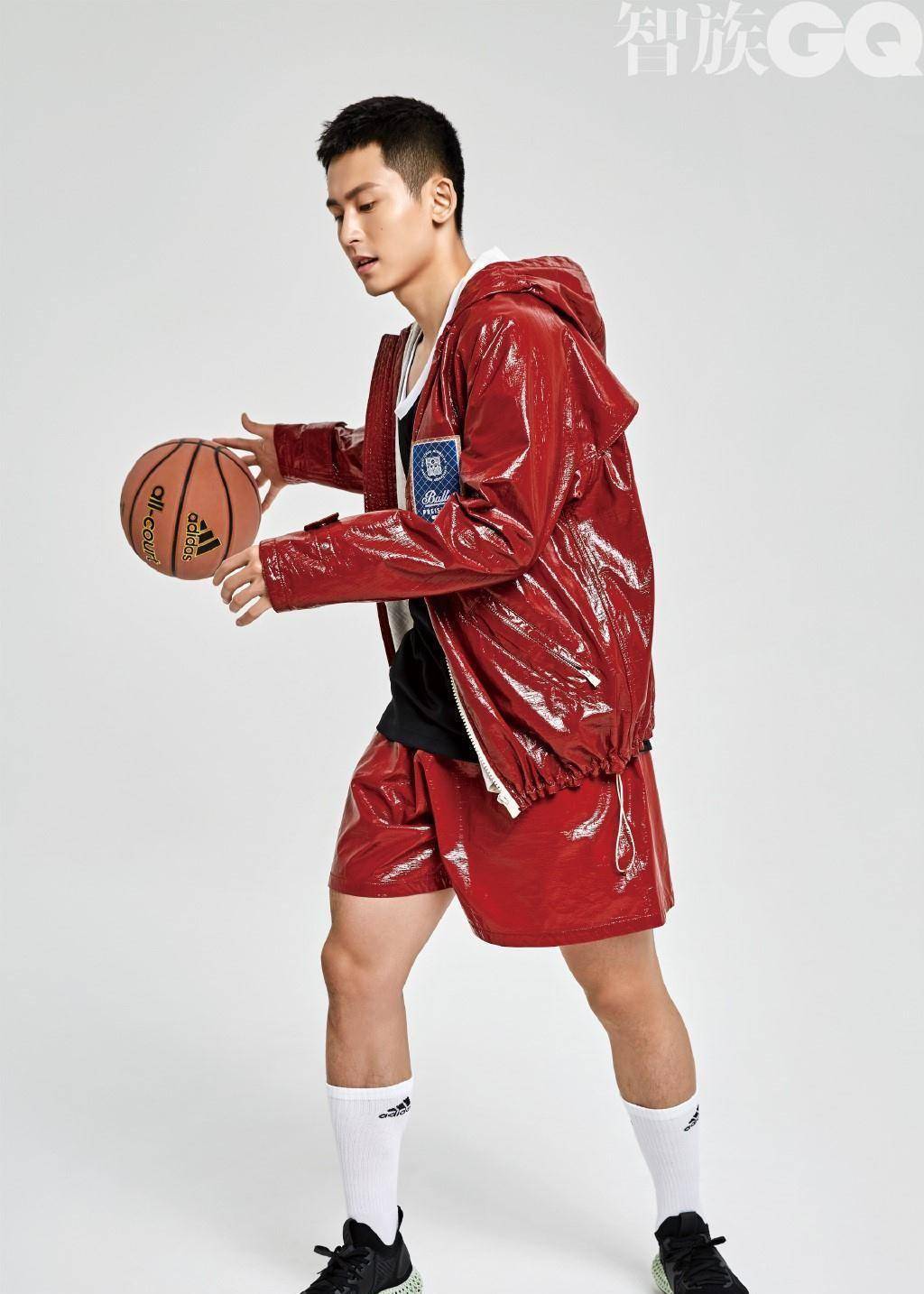 《烈火英雄》每次看到郑志扔头盔,都是泪堤崩溃瞬间_角色_潜水_观众