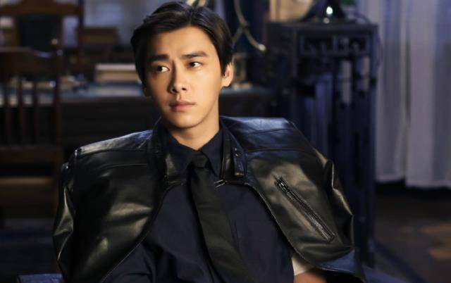 他没选流量小鲜肉做男一号,而是选了李易峰这位有热度又有演技的资深
