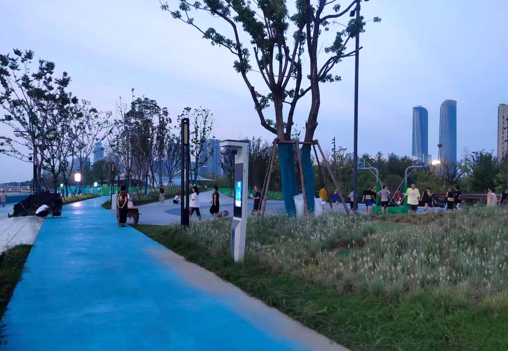 杭州滨江"最美跑道"换新颜!景色智慧助力升级改造!_游步道_运动_公园